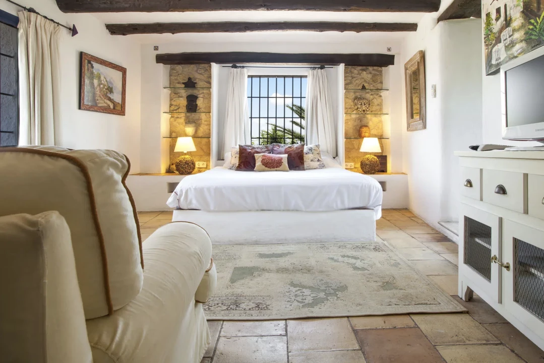 1679331792-Luxury property Barcelona mas Don juan bedroom.webp